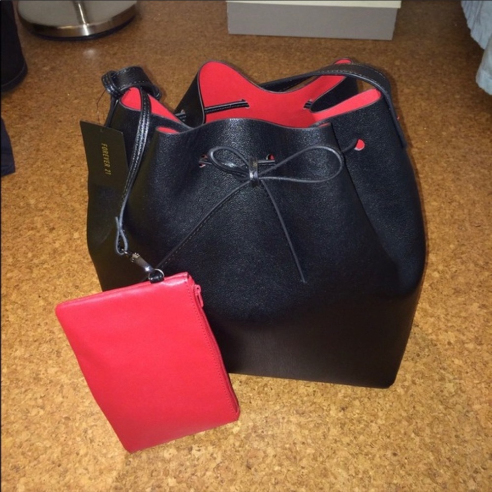 Forever 21 Mansur Gavriel / Alexander McQueen Dupe
